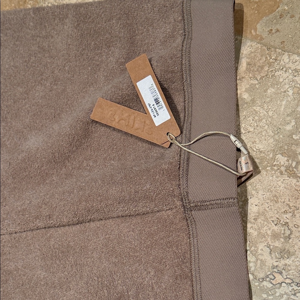 SKIMS Desert Beige Leggings - Picture 6 of 10